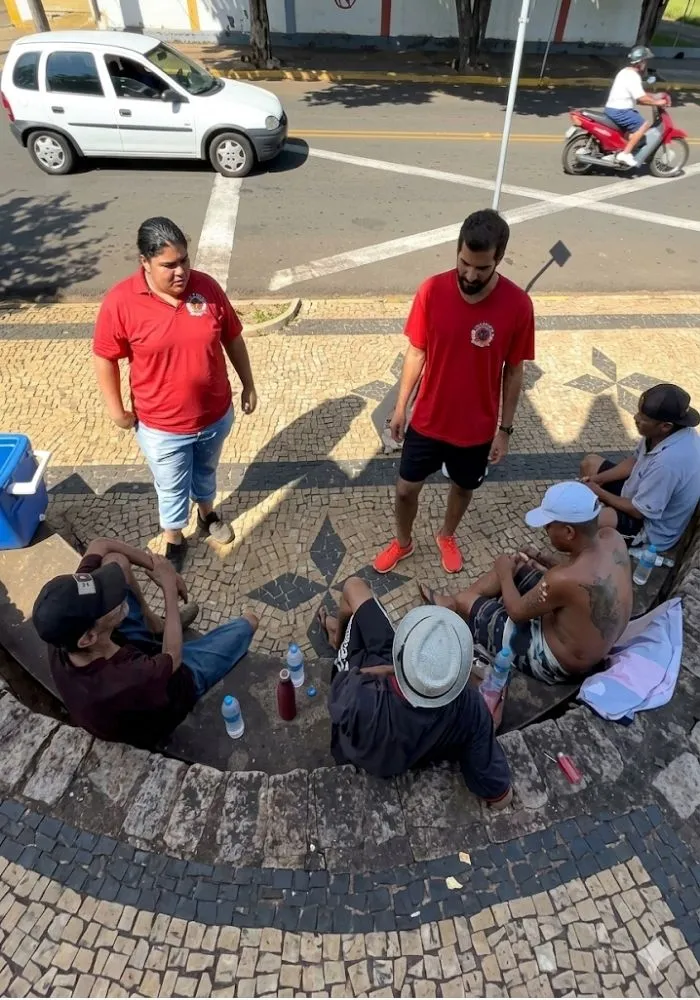 Atendimento e entrega de cobertor na Abordagem Social